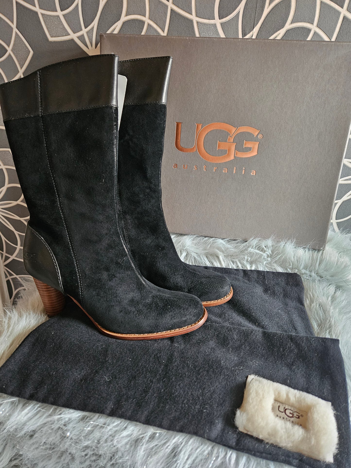 UGG Boots Size 5 Black Suede Never worn