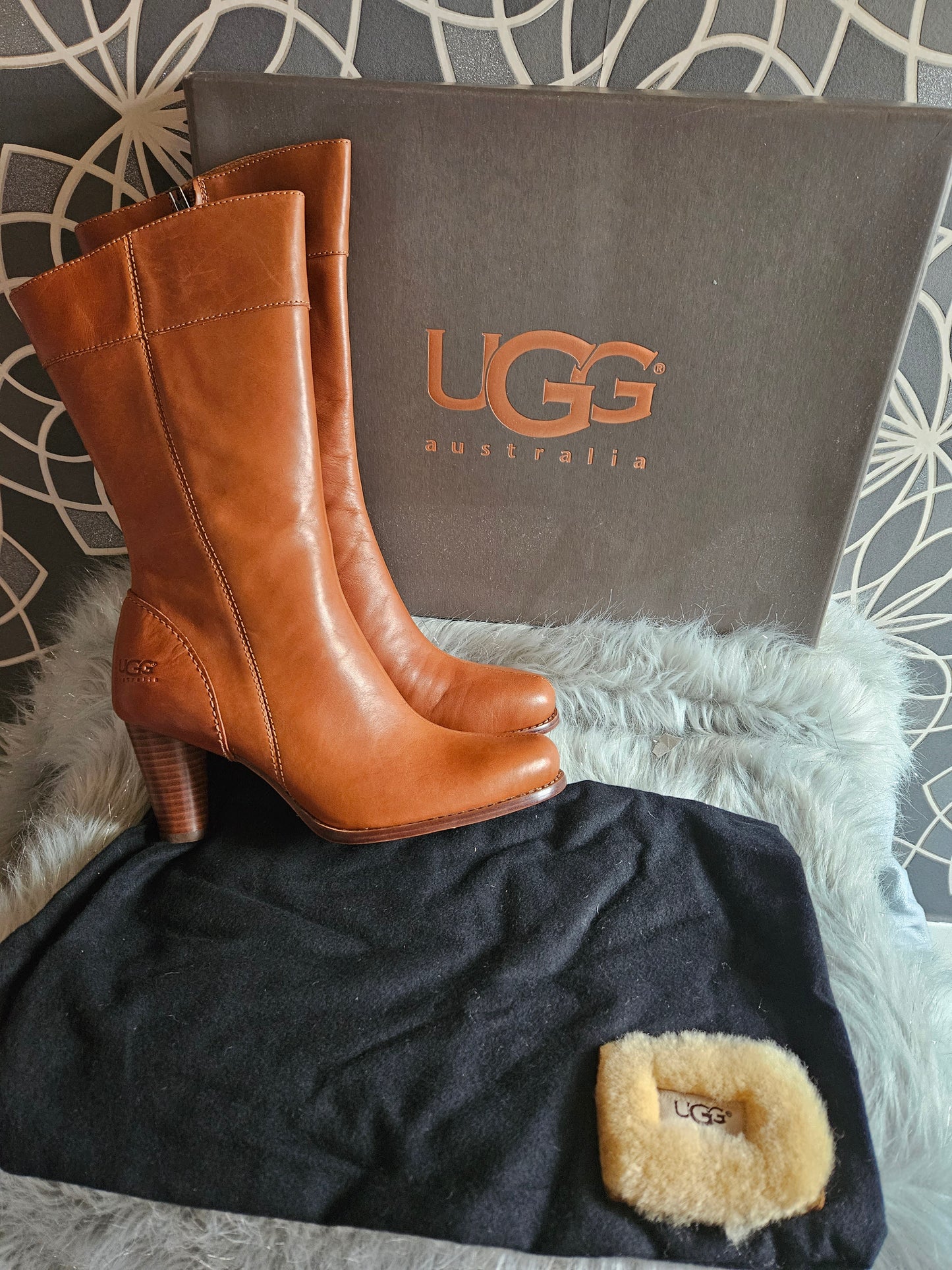 UGG Boots size 5 Leather Tan Never Worn